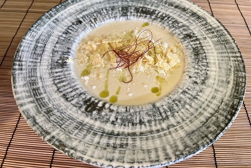 Háromsajtos krémleves sajtropogóssal