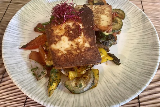 Grillezett füstölt sajt steak grill zöldséggel