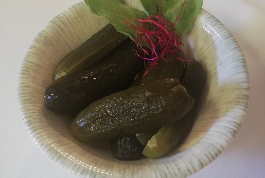 Kovászos uborka vagy cékla (idény szerint)